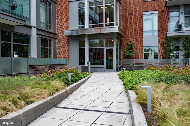 Building Photo - 601 N Fairfax St