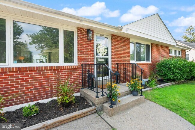 Building Photo - 6206 Hillview Ave