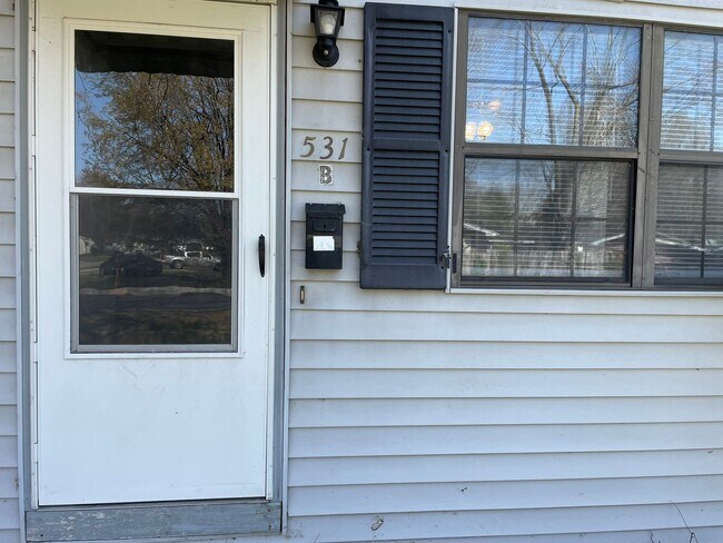 Building Photo - 531-B N Oak Grove Ave