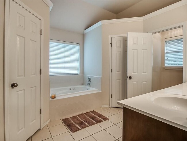 Building Photo - Great Location with Storm Shelter in Brist...