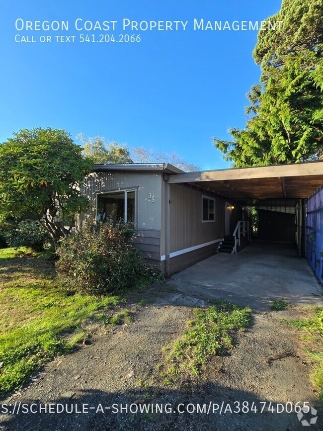 Building Photo - 2bed/2bath w/new vinyl flooring