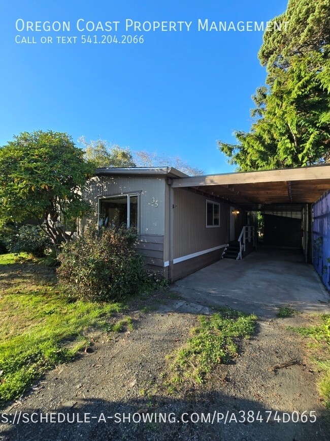 Primary Photo - 2bed/2bath w/new vinyl flooring