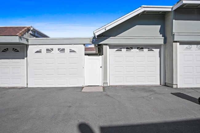 Building Photo - Recently renovated 3-bedroom 3 bath Laguna...