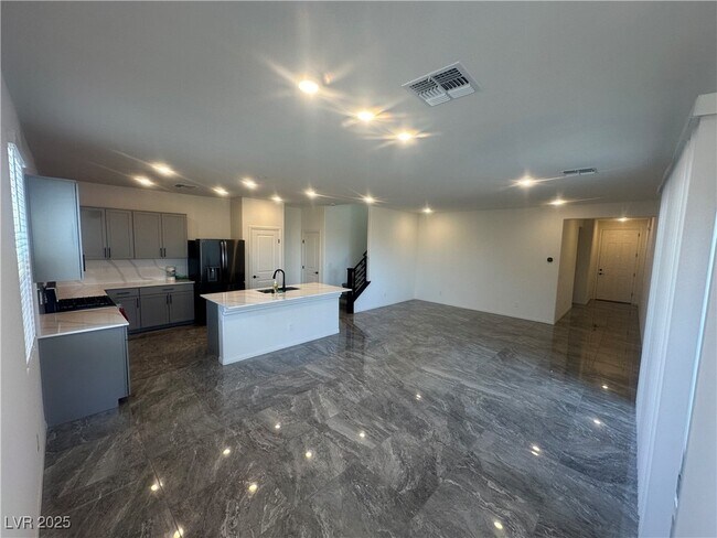 Building Photo - 6634 Tumoulin St