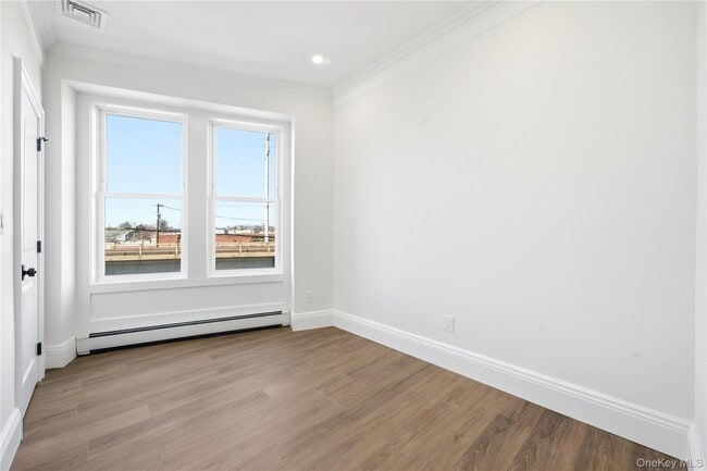 Building Photo - 13 W Hoffman Ave