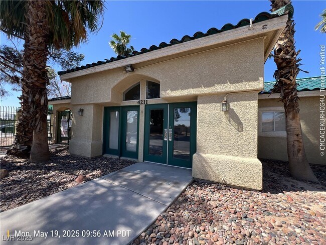 Building Photo - 1533 Linnbaker Ln