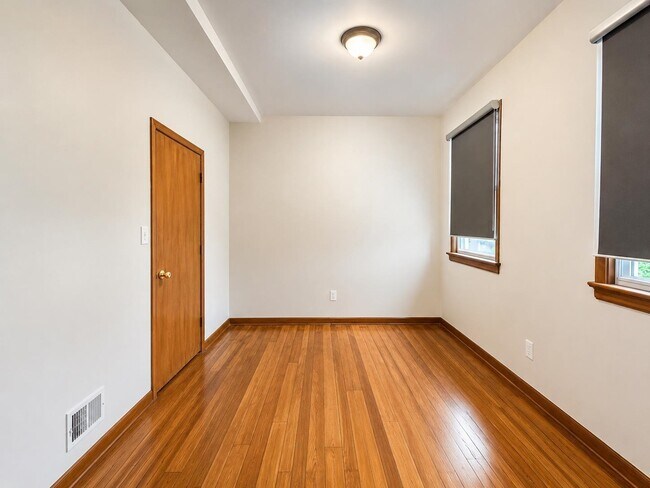 Building Photo - 38 W 53rd St