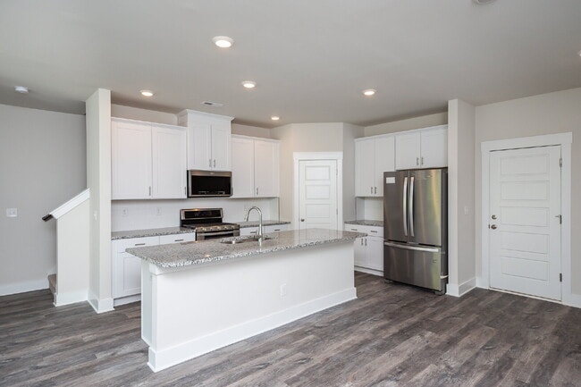 Building Photo - Stunning 3BR/2.5BA Luxury Townhome with Loft & Garage in Greenville! $2,050/mo rent