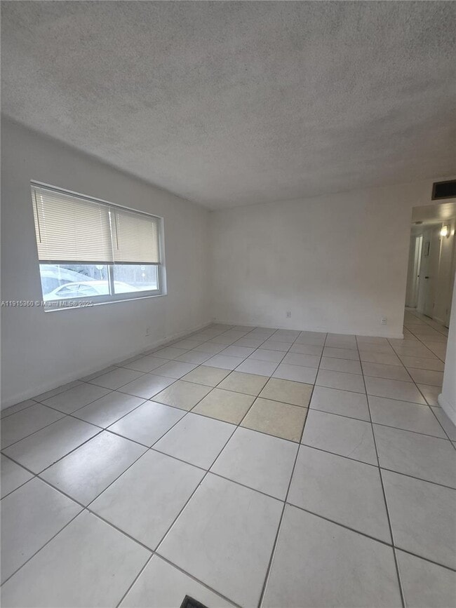 Building Photo - 1400 N 17th Ave