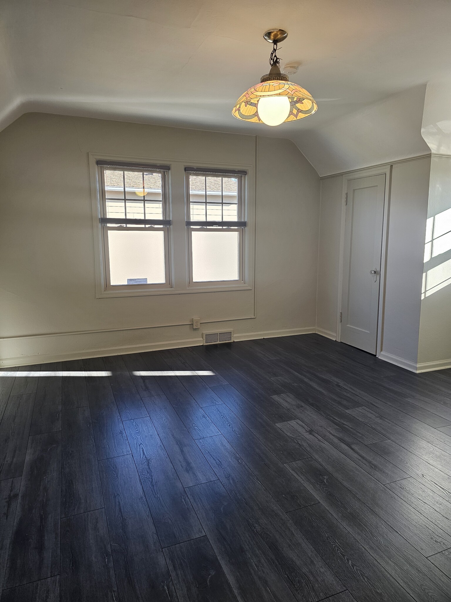 Building Photo - 6613 N Amherst St