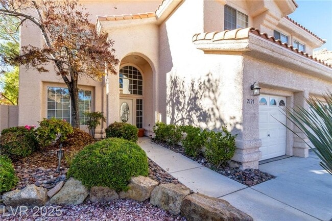 Building Photo - 2121 Whitebirch Ln