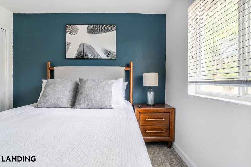 Building Photo - 1140 SE 24th Rd