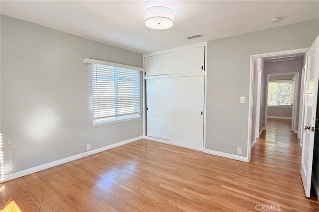 Building Photo - 1505 N Rosewood Ave