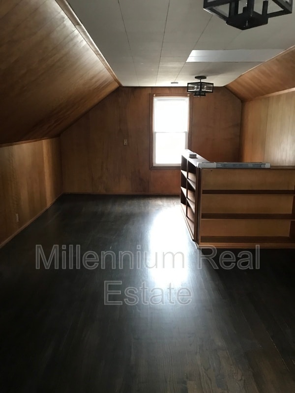Building Photo - 136 E Hopkins Ave