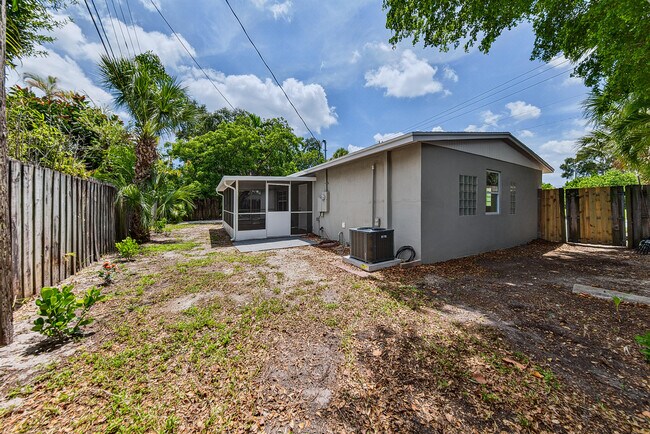 Building Photo - 317 SW 19th St