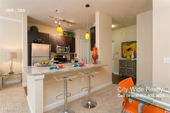 Building Photo - Beautiful Southwest Bee Cave 3 bedrooms unit
