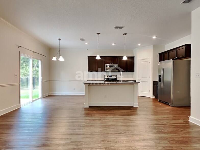 Building Photo - 1821 Silver Point