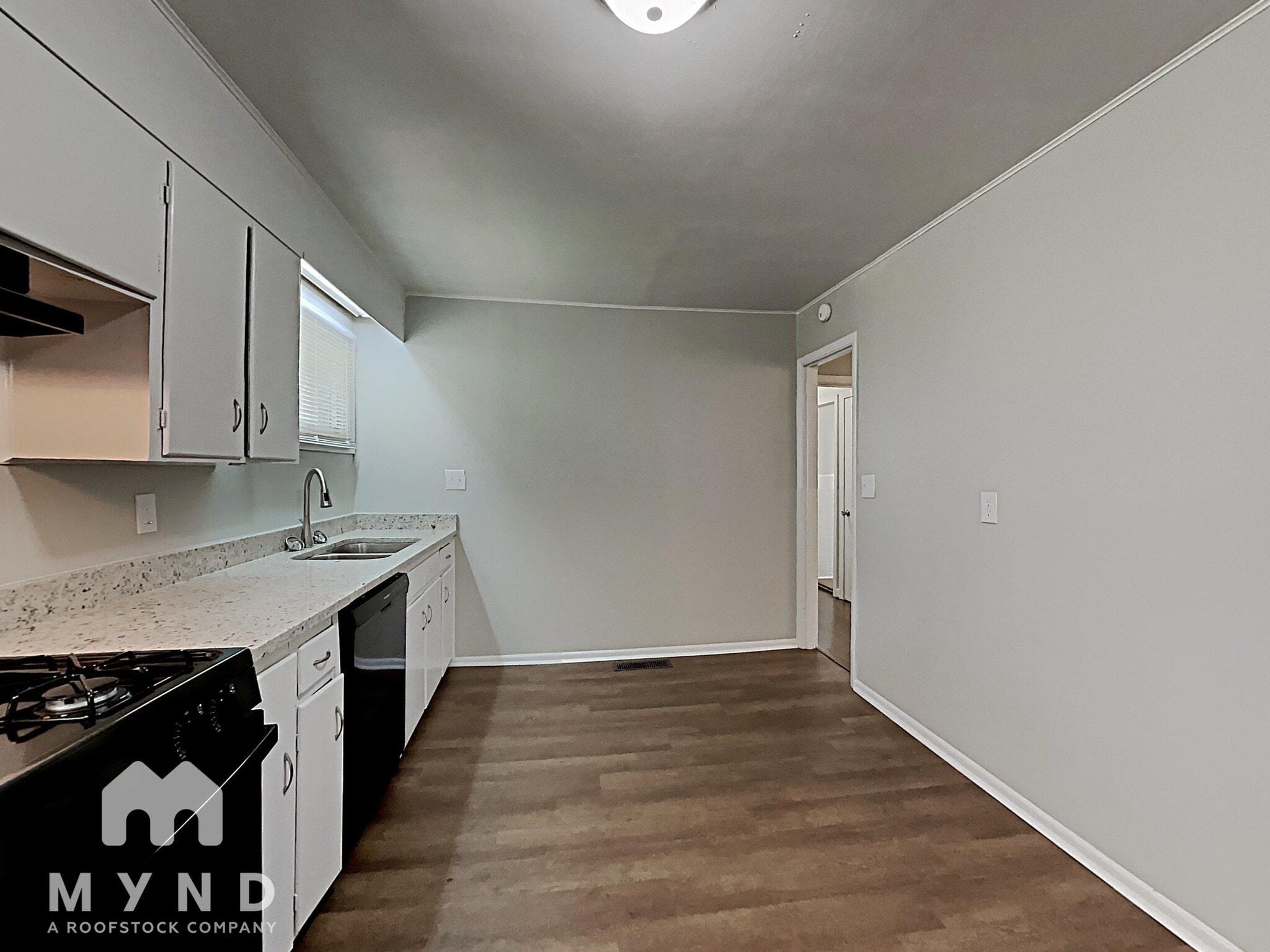 Building Photo - 5016 Scenic View Dr