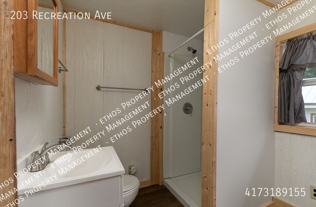 Building Photo - 203 Recreation Ave