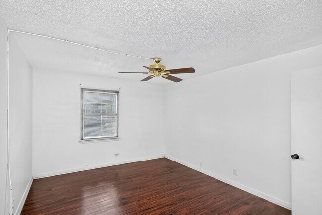 Building Photo - 2929 Selena Dr