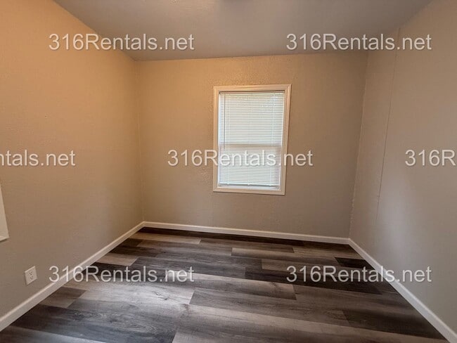Building Photo - $1200 - NEWLY REMODELED 4 bedroom / 1 bathroom - Single Family Home
