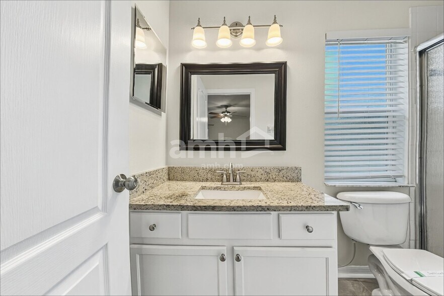 Building Photo - 331 Valley Edge Dr