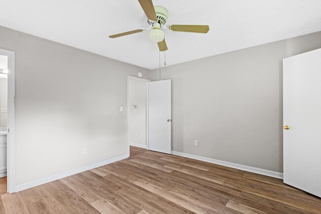 Building Photo - 230 Donalynn Dr