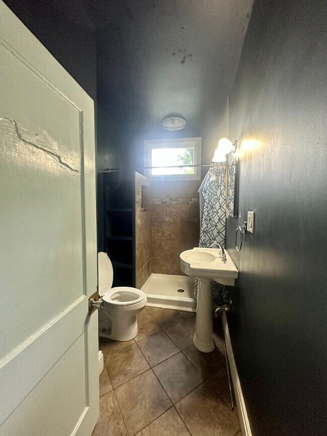 Building Photo - 505 Ingleside Dr