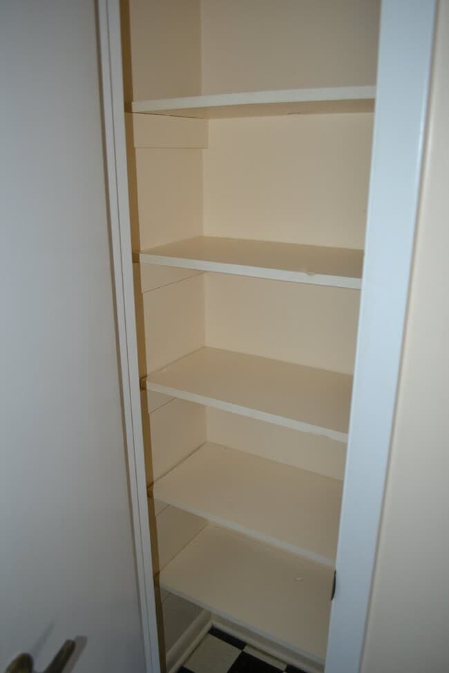 Building Photo - Home For Rent