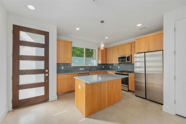 Building Photo - 1114 Walton Ln