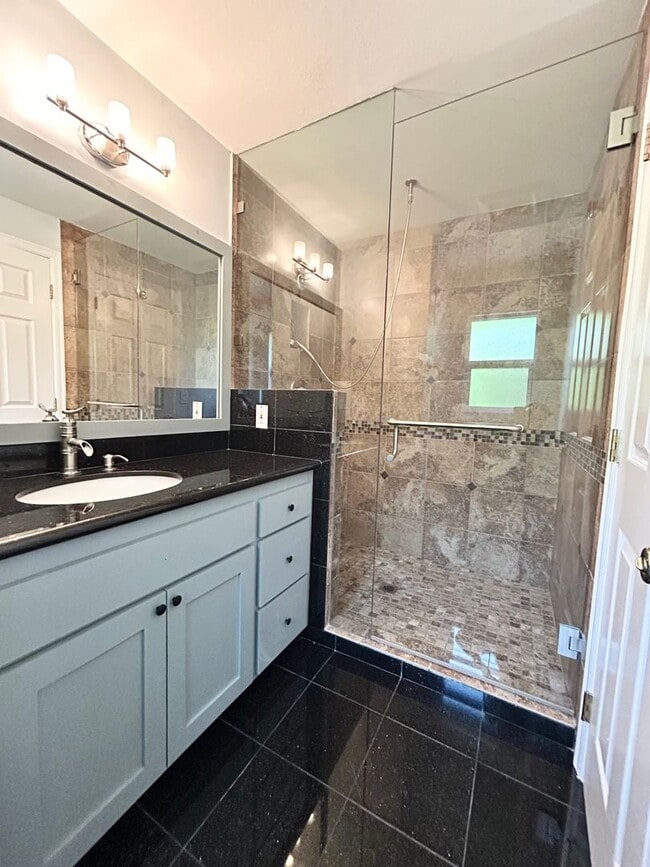Building Photo - Spacious West Hill Gem – 4 Bed, 3 Bath wit...