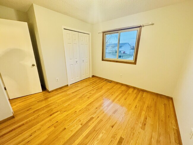 Building Photo - "Charming 4-Bedroom Home with Granite Elegance & Hardwood Warmth in Savage!"