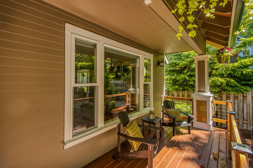 MAIN HOUSE - FRONT PORCH - 421 5th Ave