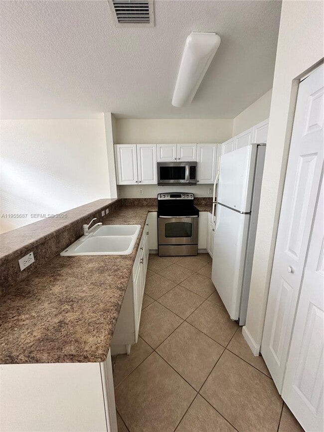 Building Photo - 1018 NE 42nd Ave