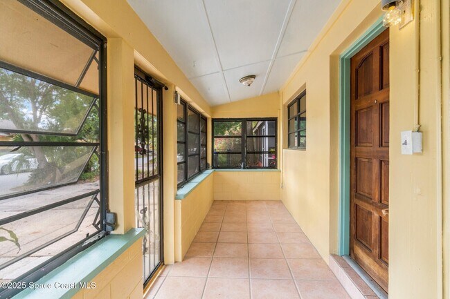 Building Photo - 212 E Towne Pl