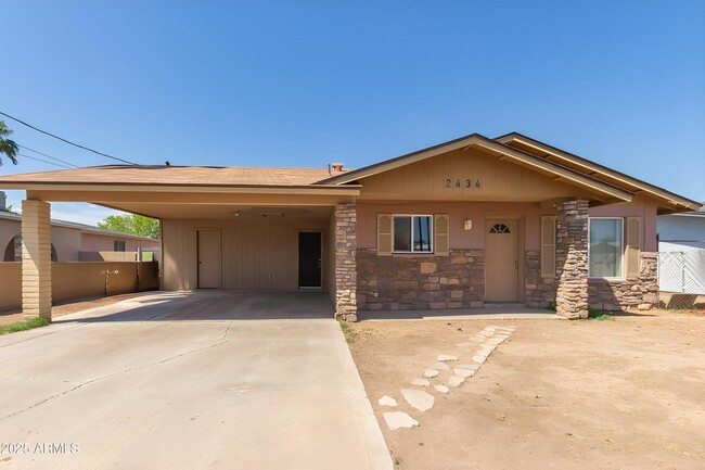 Primary Photo - 2434 E Maryland Dr