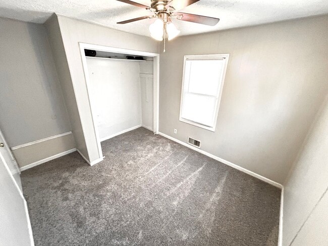 Building Photo - 110 E Gray St