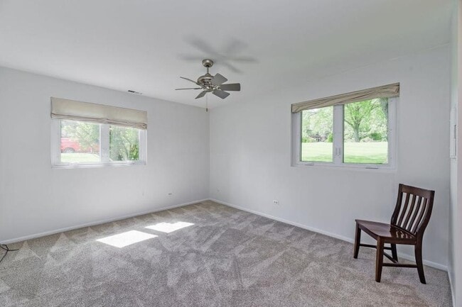 Building Photo - 2 bedroom in Wheaton IL 60189