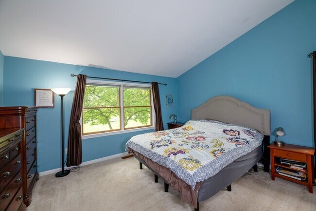 Building Photo - 5 Arrowood Ln