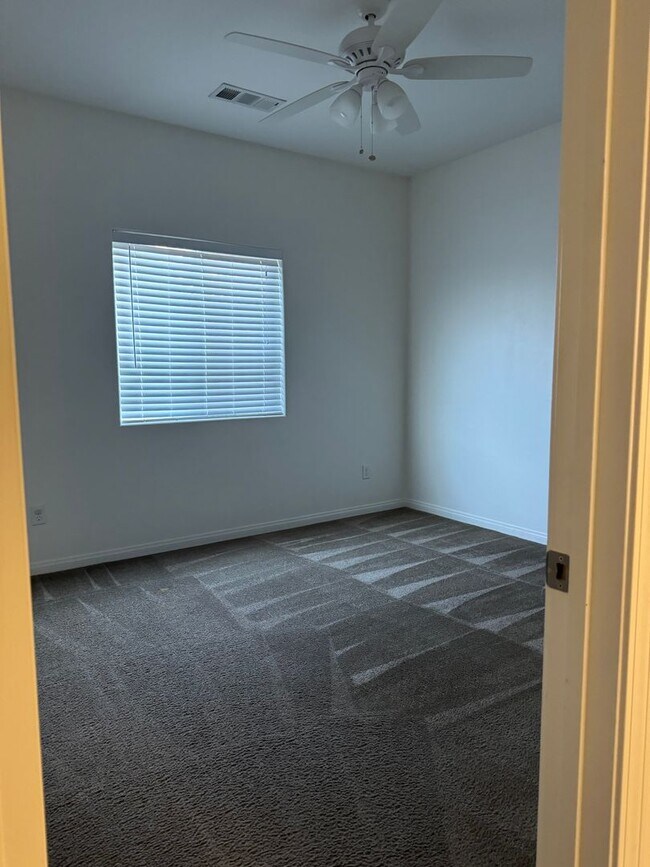 Building Photo - BEAUTIFUL 3 BEDROOM SINGLE FAMILY HOME