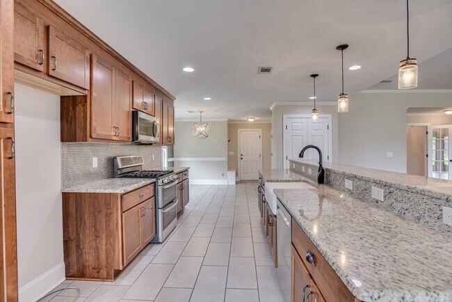 Building Photo - 233 Carlow Dr