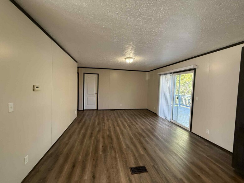 Building Photo - 1236 N Oaklane Rd