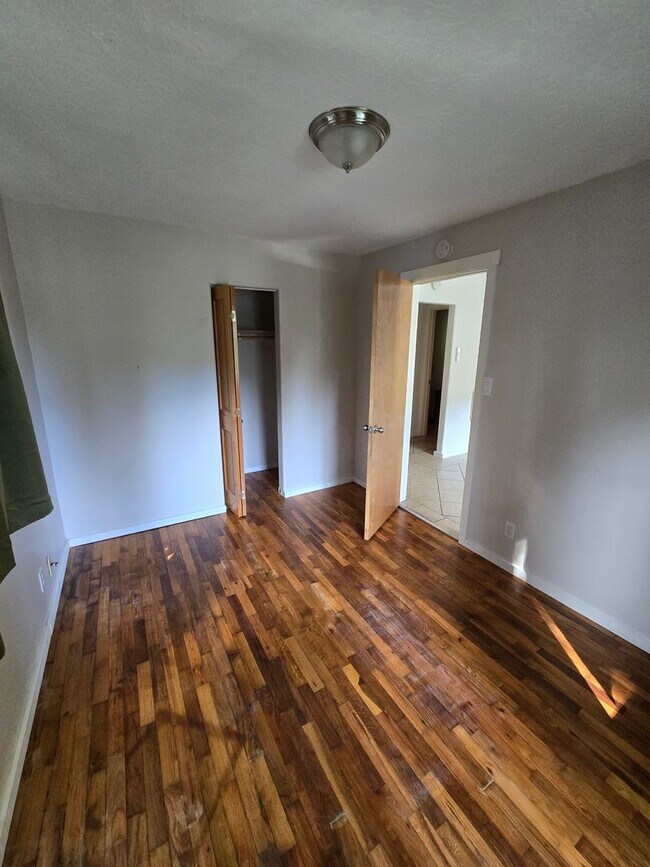 Building Photo - Great Single Level Home in Oakridge!