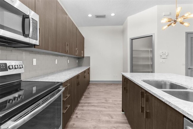Building Photo - 4810 W McElroy Ave
