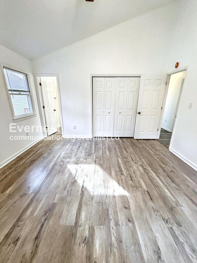 Building Photo - 3214 Westbury Dr