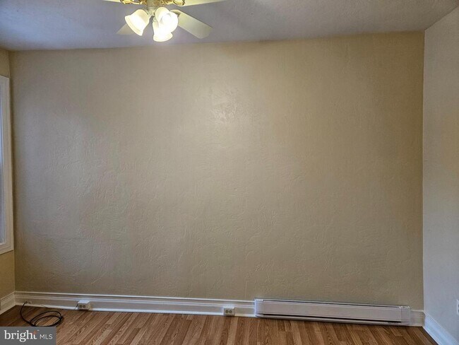 Building Photo - 246 S St Clair St