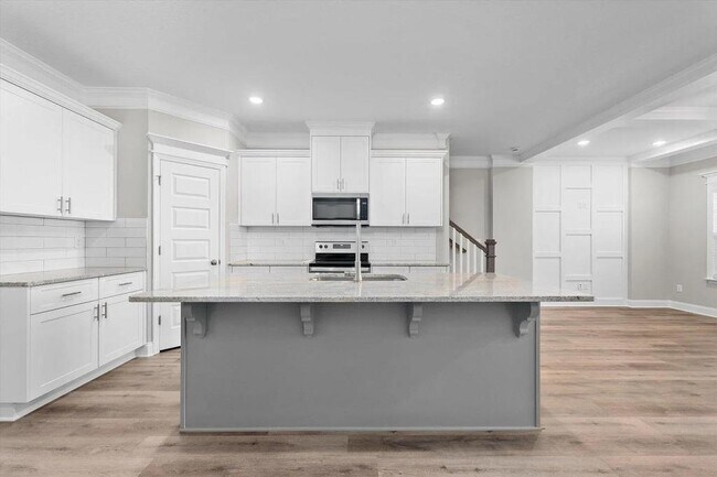 Building Photo - 214 Linsmore Ave