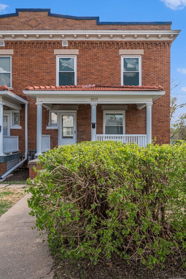 Building Photo - 3419 Dewey Ave