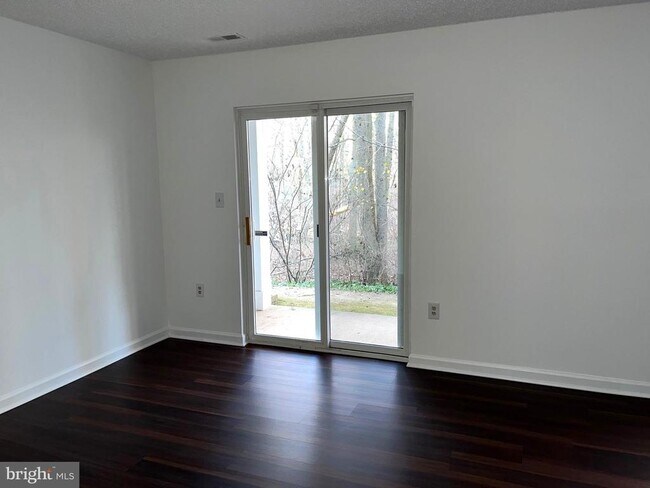 Building Photo - 15 Halstead Pl