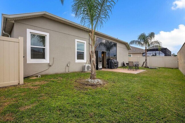 Building Photo - 2450 Chateau Lp